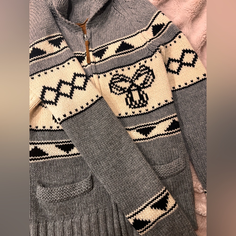 Aritzia TNA Grey and white lambs wool sweater